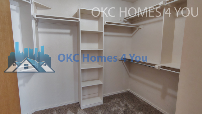 Building Photo - Beautiful 3 Bed + Office Home in Yukon off...