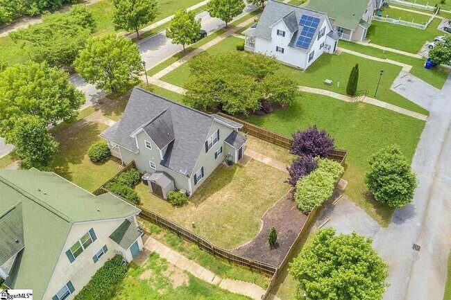 Building Photo - 331 Woodlark St