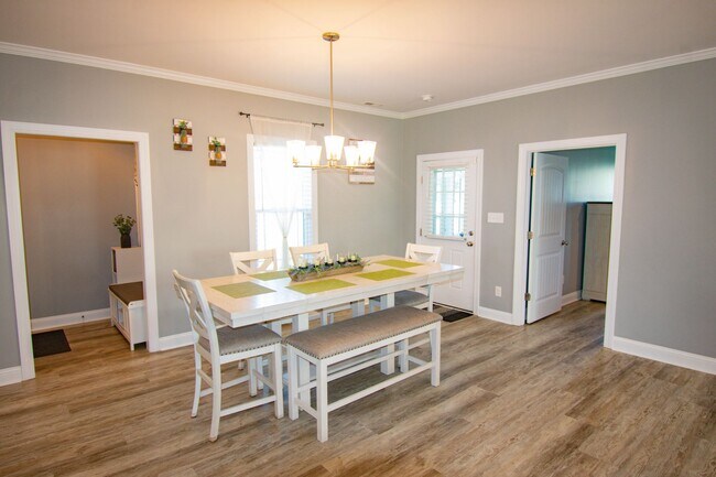 Building Photo - Coming Soon! 3 Bedroom 2.5 Bath - 25 Minutes from Camp Lejeune