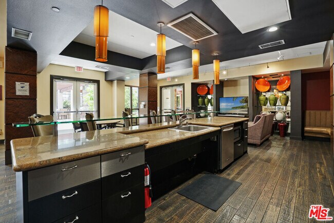 Building Photo - 100 S Alameda St