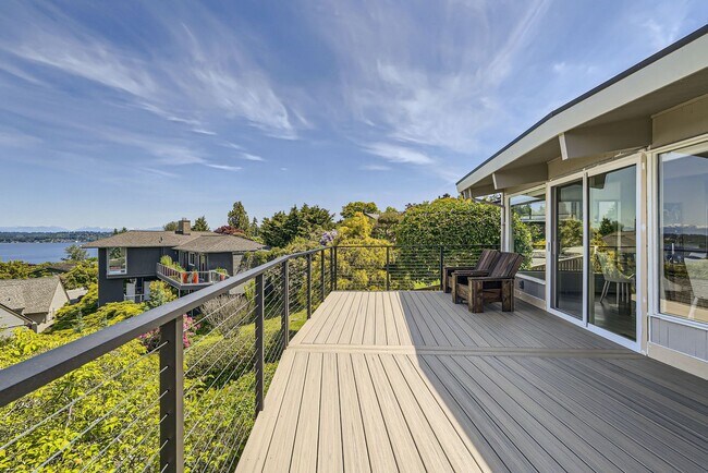 Building Photo - Inverness Home