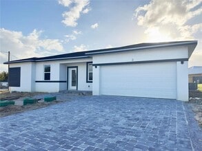 Building Photo - 2 Dogwood Dr