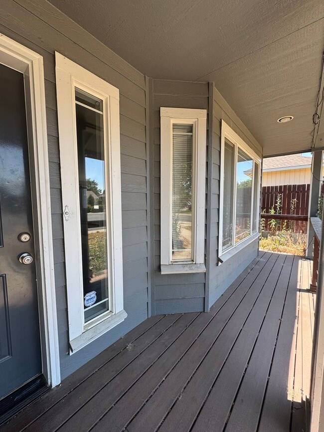 Building Photo - Spacious & Modern 3-Bedroom Home for Lease...