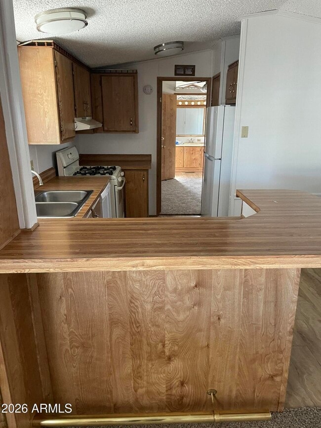 Building Photo - 415 E Villa Theresa Dr