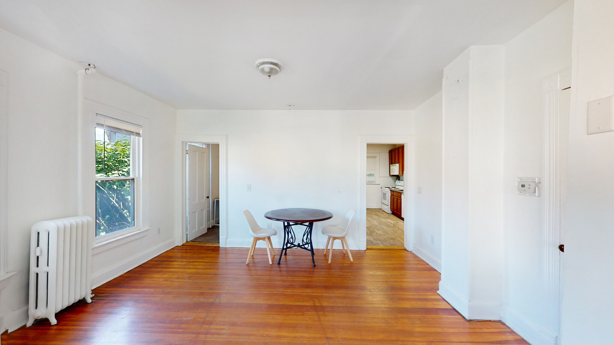 Building Photo - 146 Beethoven St