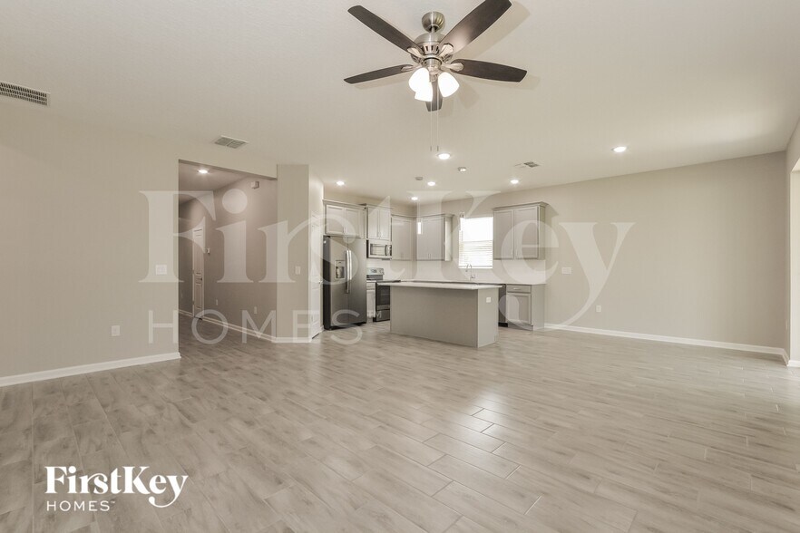 Building Photo - 921 Carmillion Ct