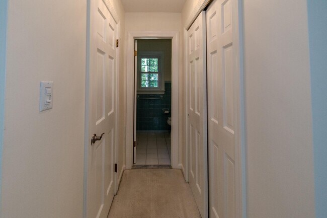 Building Photo - 428 Ingleside Dr