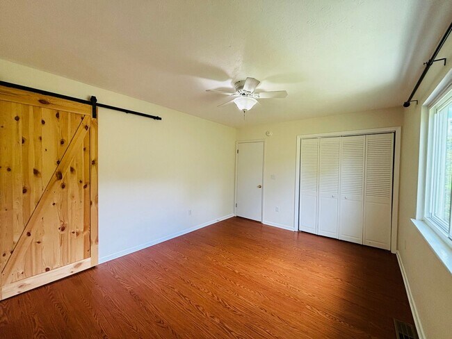 Building Photo - 3 Bedroom, 2 Bath House in Woodbine w/walking trail access
