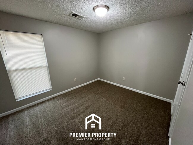 Building Photo - 5017 Penwood Cove