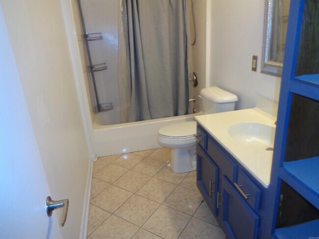 Building Photo - 301 Kings Row Dr