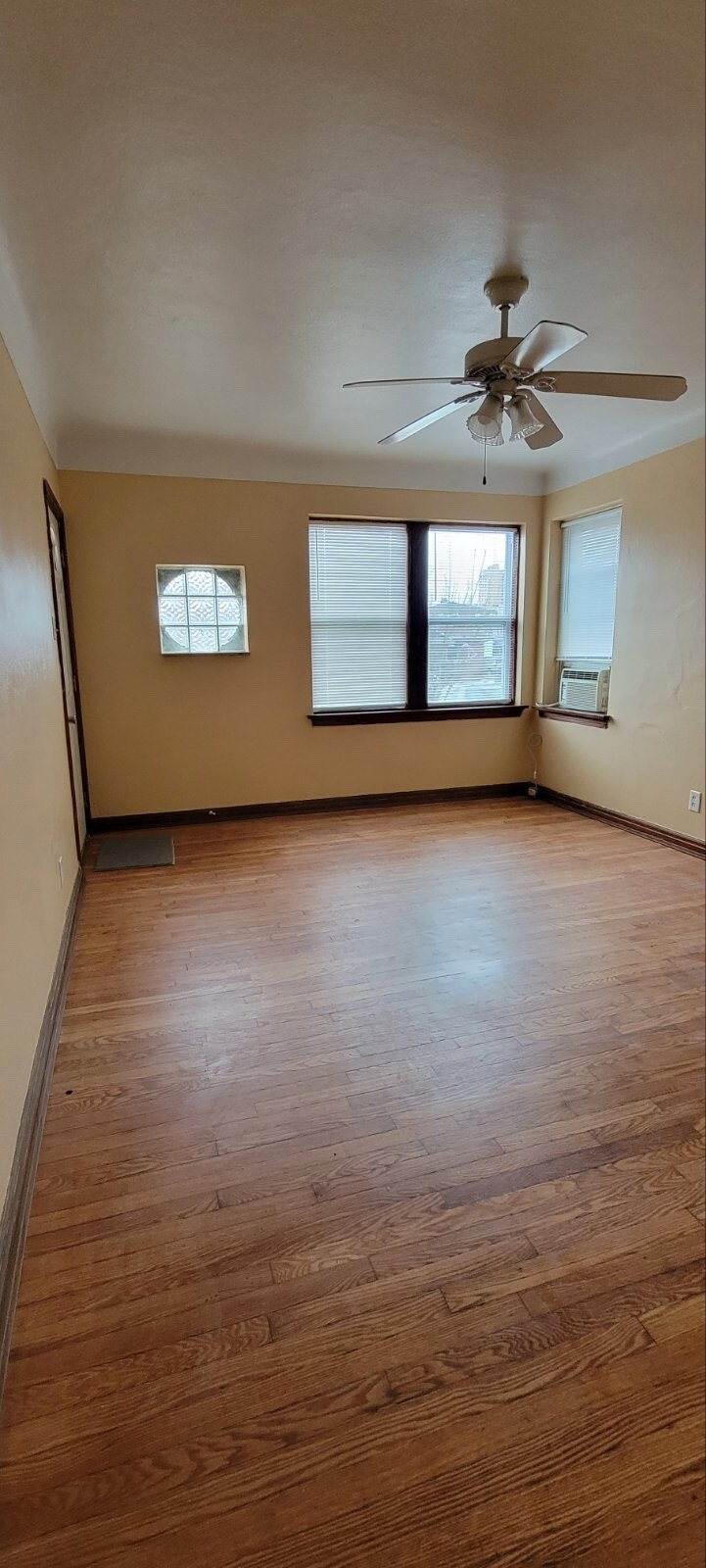Building Photo - 3718 Chippewa St