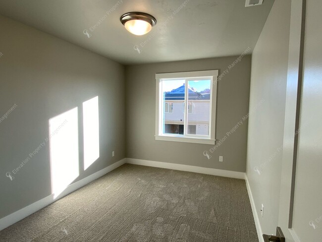 Building Photo - **BRAND NEW CONSTRUCTION** End unit 3BR - ...