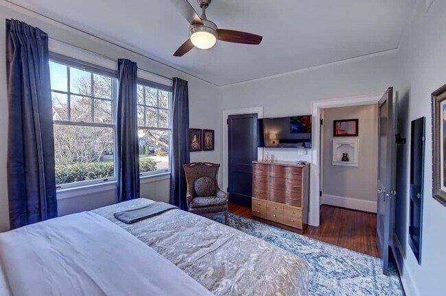 Building Photo - 518 Lamar Ave