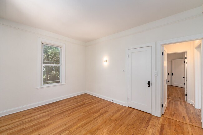 Building Photo - 2-Bedroom plus Office/Den, 1-Bathroom Apartment with Porch near JHU