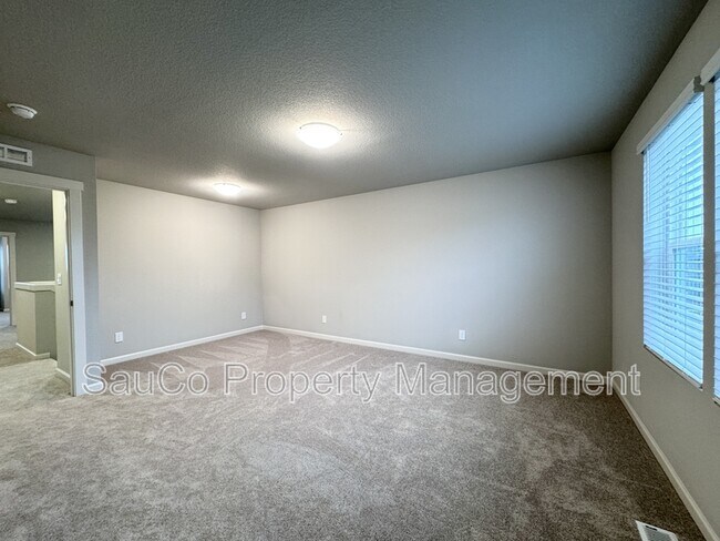 Building Photo - 8309 SE Crescent Dr