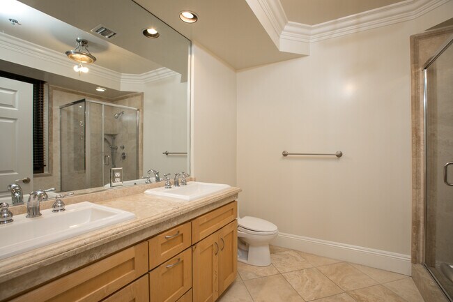 Primary Bath - 10305 Almayo Ave