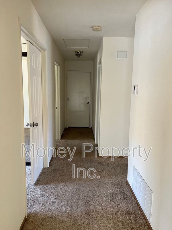 Building Photo - 1766 Bristol Ct