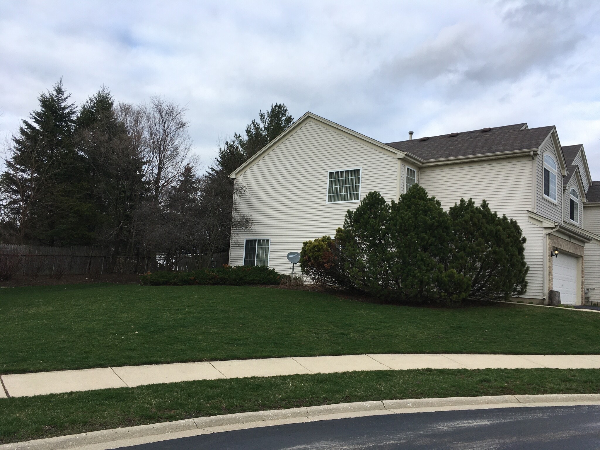 Building Photo - 956 Tanager Ct
