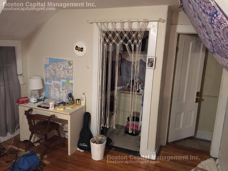 Building Photo - 76 Linden St