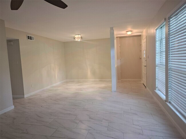 Building Photo - 2252 Shadowdale Dr