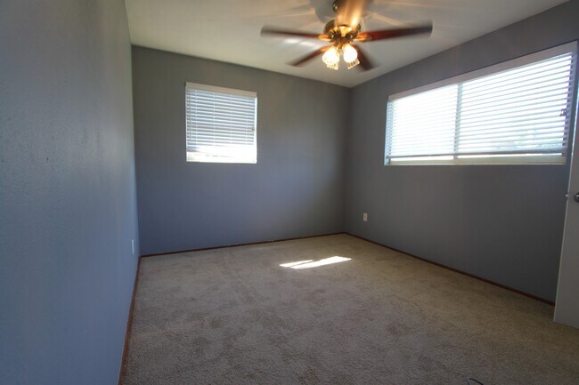 Building Photo - Charming 3 Bedroom 1.5 Bathroom POOL Home in Orlando!!