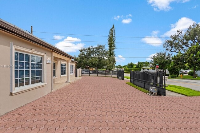 Building Photo - 1145 SW 74th Ct