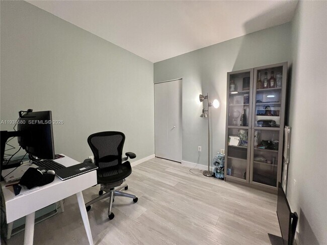 Building Photo - 92 SW 3rd St