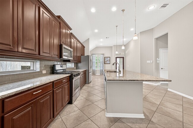 Building Photo - 24527 Royal Pike Dr