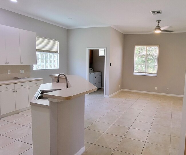 Building Photo - 8625 Plum Cay