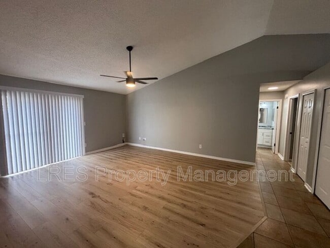 Building Photo - 1004 Stout Ct