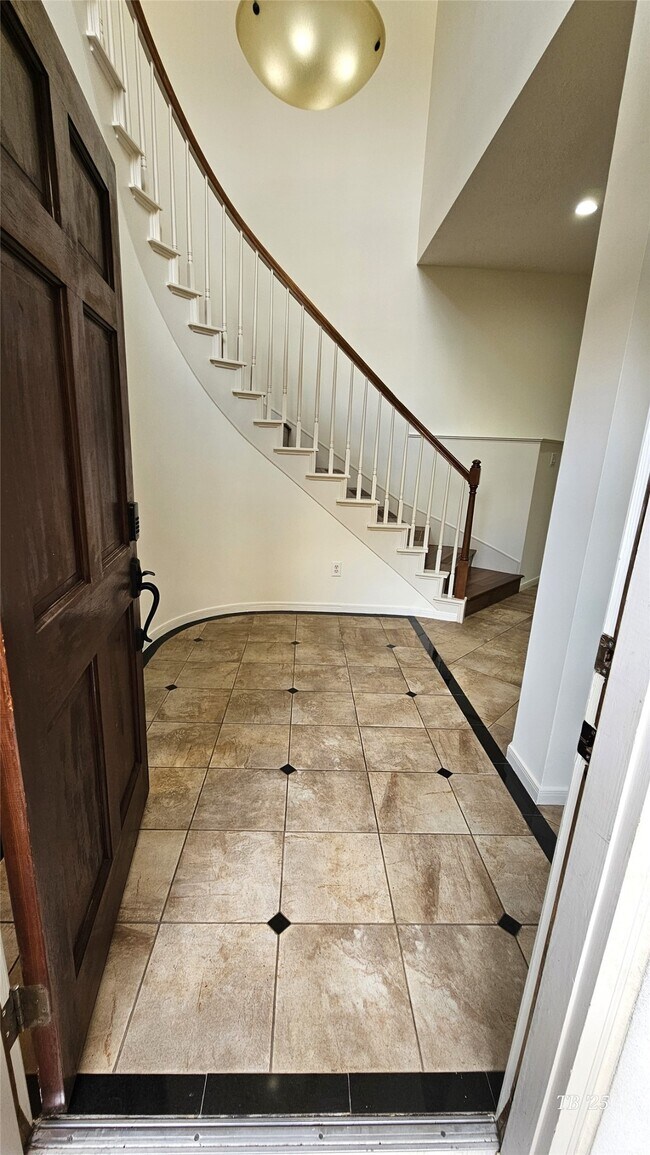 Building Photo - 305 Reinicke St