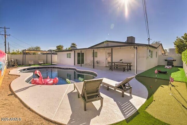 Building Photo - 310 E Papago Dr