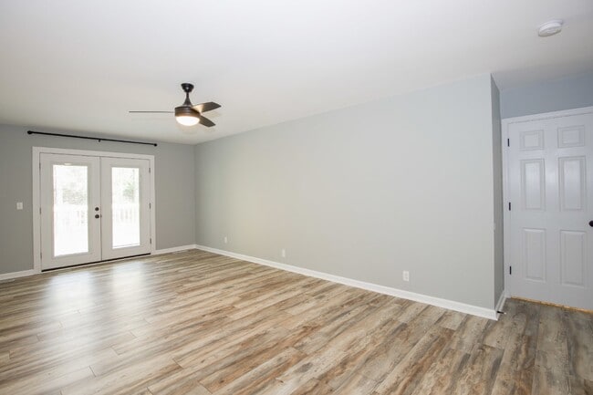 Building Photo - Gorgeous Fully Renovated 3 bedroom home in the Heart of Whispering Pines
