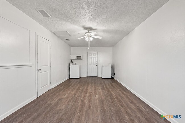 Building Photo - 505 Curry Ave