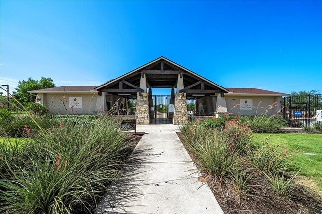 Building Photo - 307 Limestone Creek