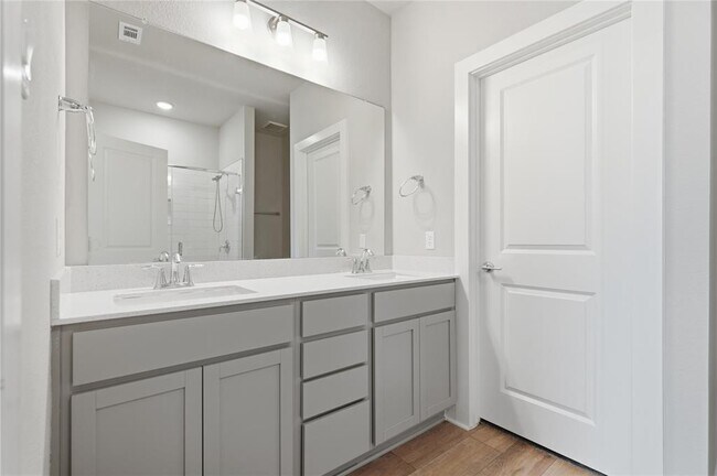 Building Photo - 135A Pinnacle Ln