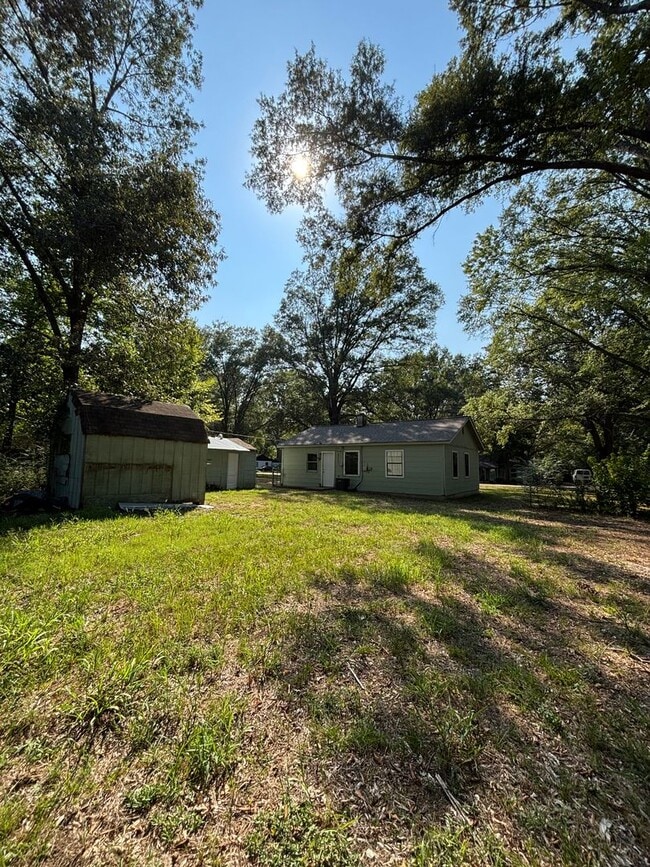 Building Photo - 3 bdrm 1 Bath home near Millington Elementary