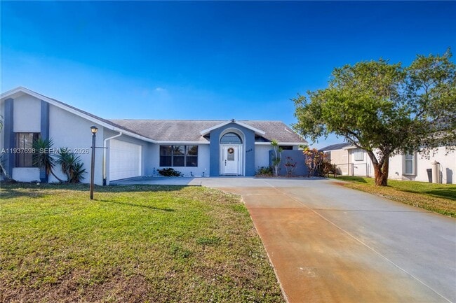 Building Photo - 5402 NW Emblem St