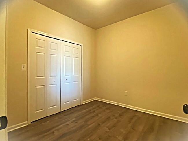 Building Photo - BEAUTIFULLY RENOVATED TOWNHOME IN ALLENTOW...