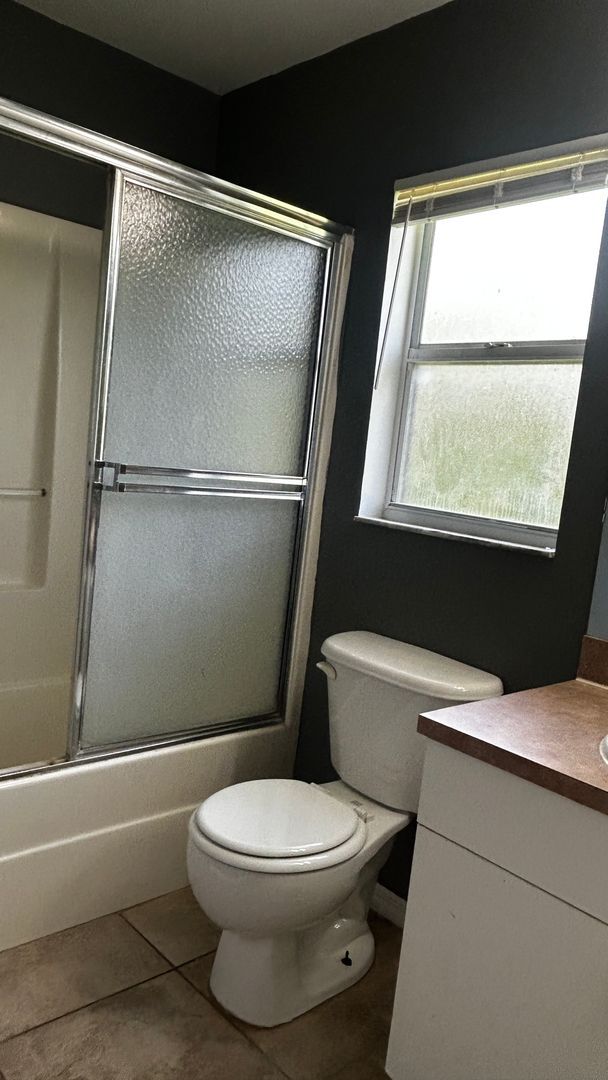 Building Photo - Charming 3-Bedroom Home with Screened Lana...