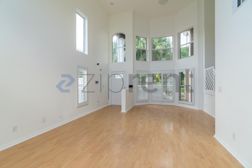 Building Photo - Unit