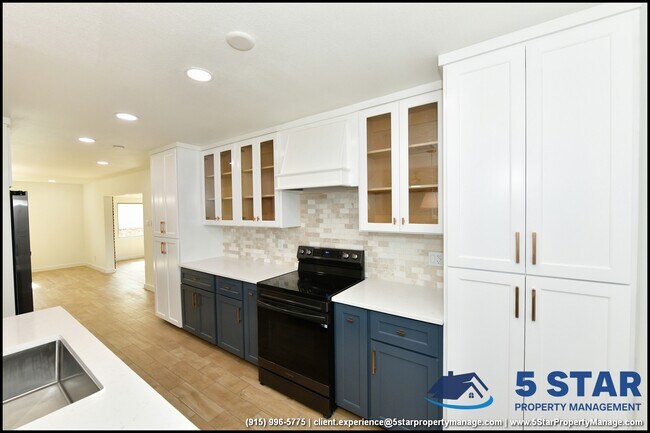 Building Photo - 3217 Wedgewood Dr