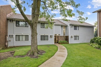 Building Photo - 3100 Bayside Dr