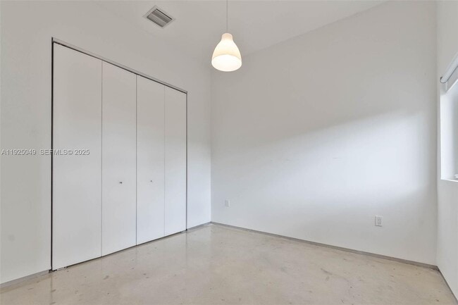 Building Photo - 3660 SW 24th Ter