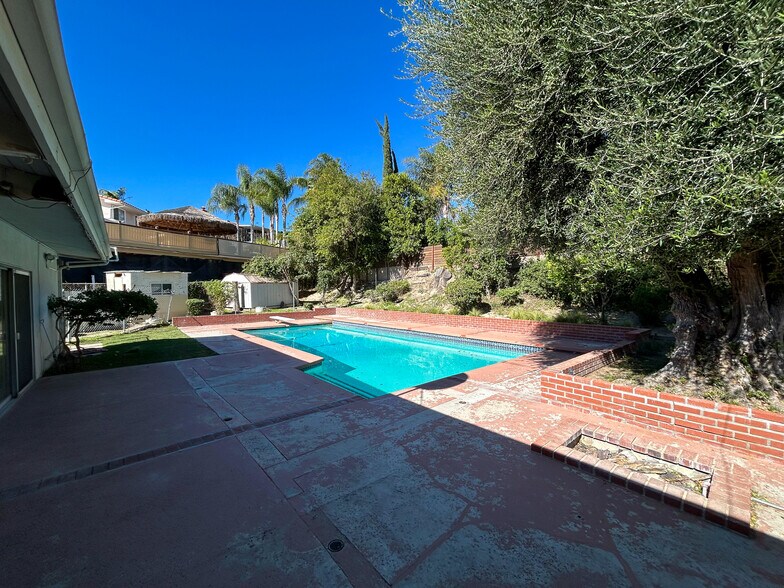 Pool & Backyard - 24507 Hatteras St