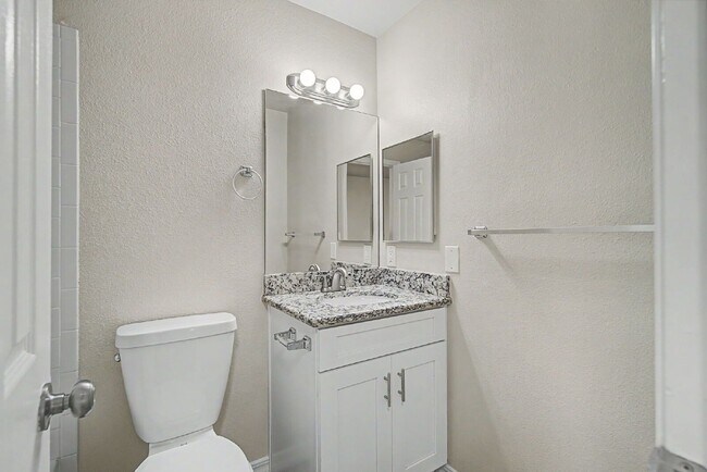 Building Photo - 1005 Scarlet Oak Dr