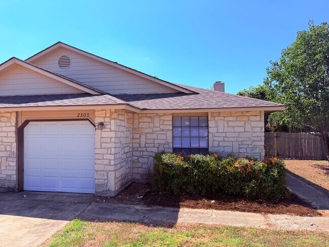 Building Photo - 2303 Whitlow Cove