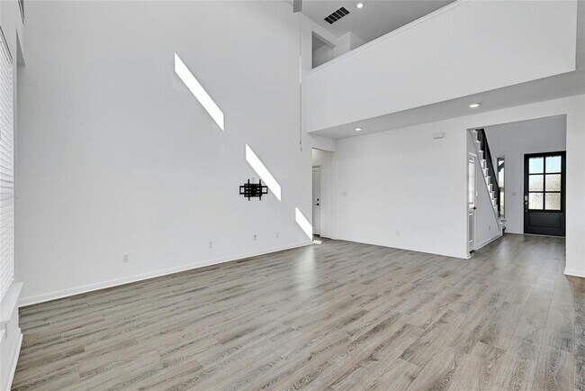 Building Photo - 6411 Velvet Leaf Ln