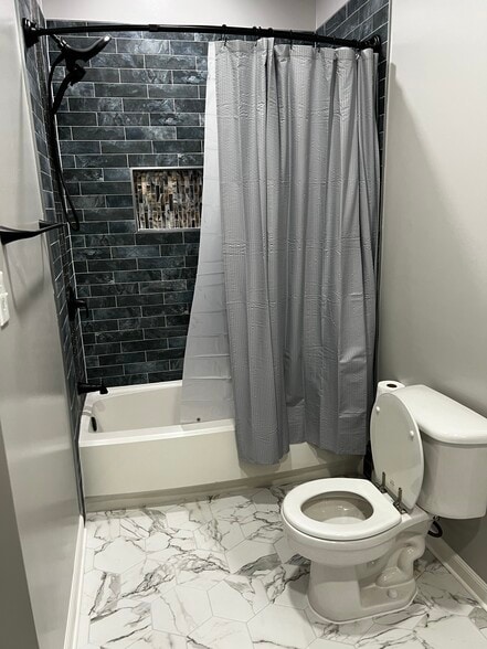 Bathroom #1 tub and shower - 46602 Ellicott Sq