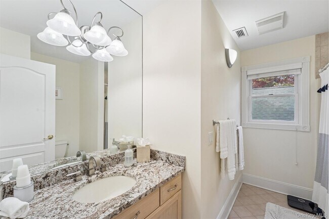 Building Photo - 3 Cherry Blossom Ln